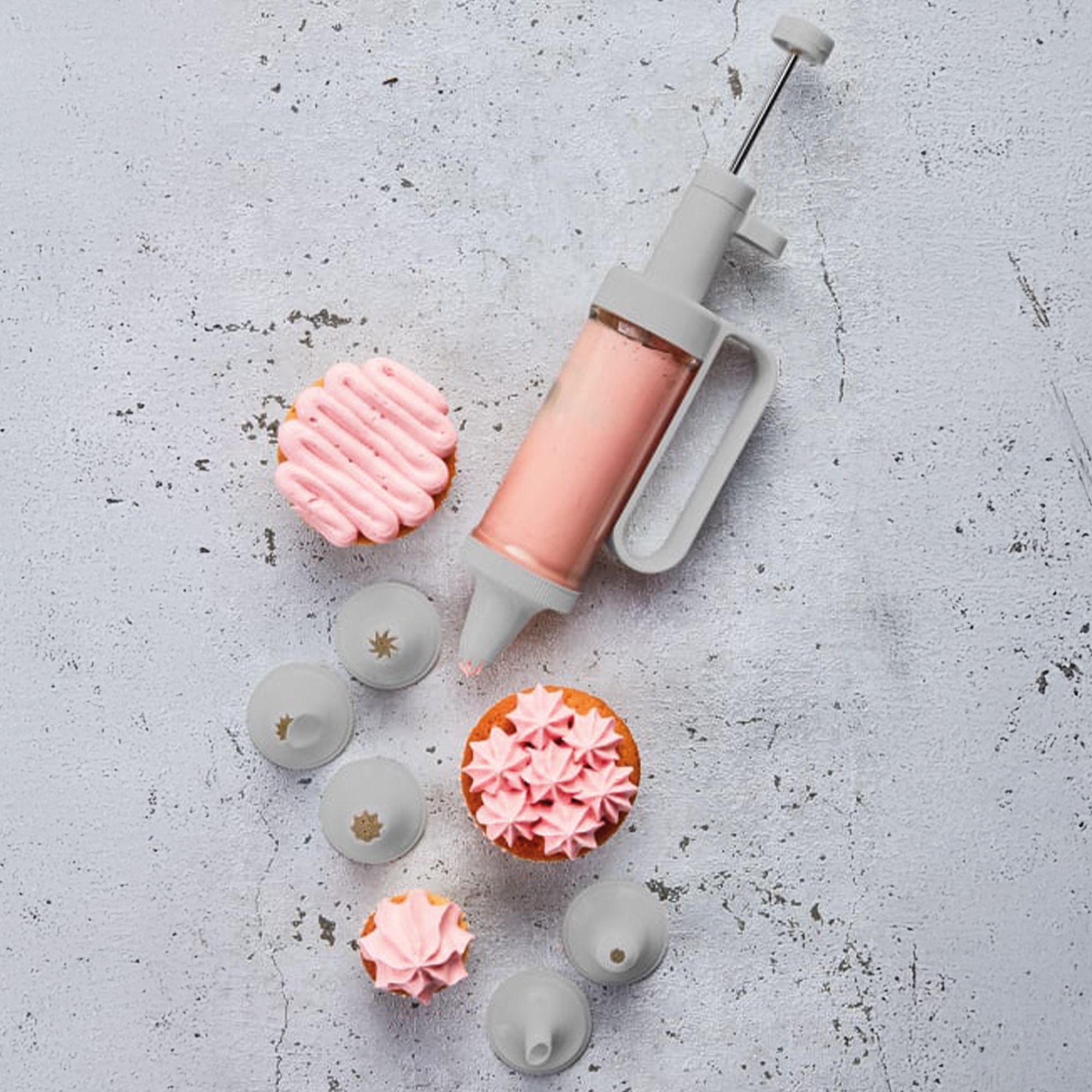 Birkmann - Baker's Best - Garnishing syringe with 6 nozzles Birkmann - Baker's Best - Garnishing syringe with 6 nozzles