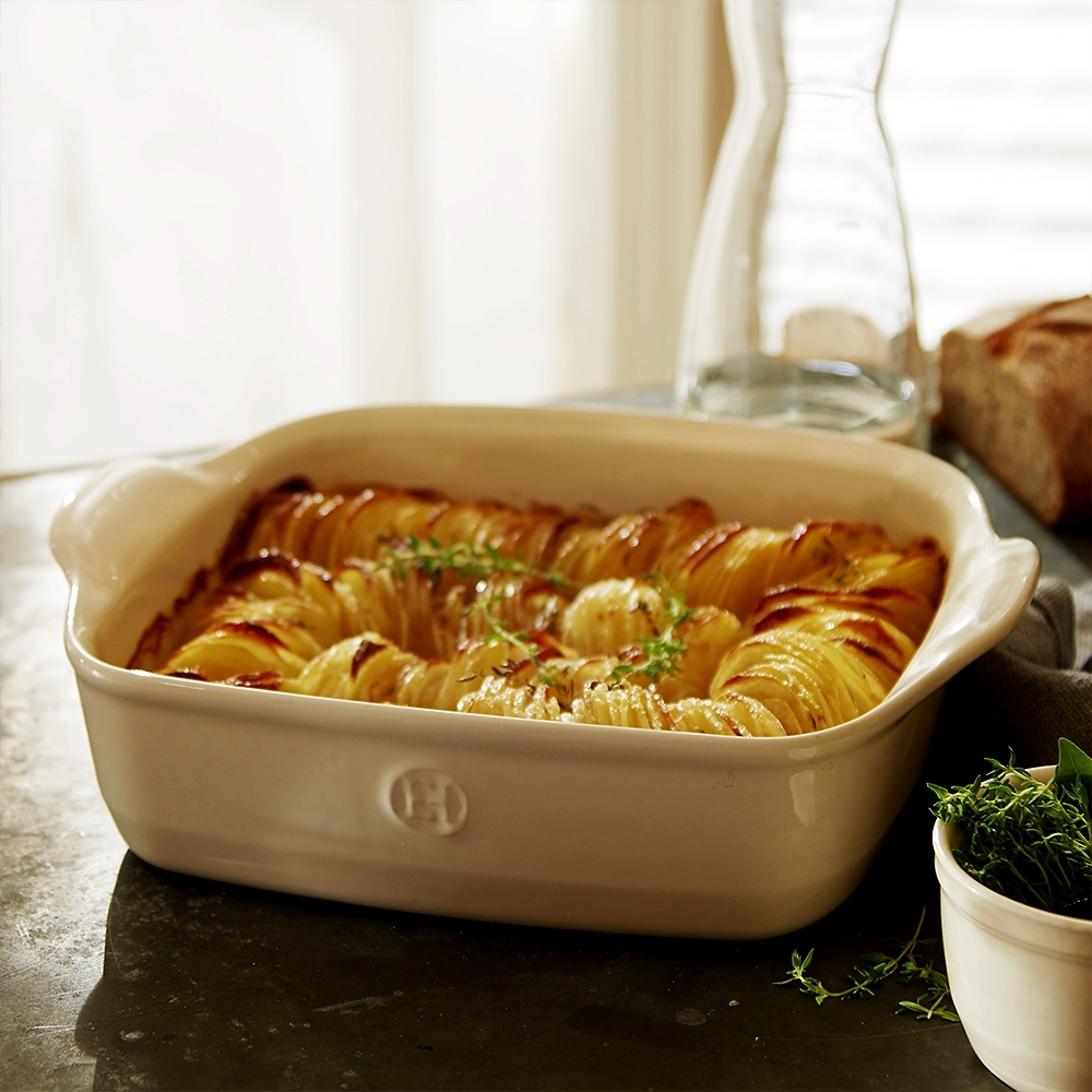 Emile Henry - Ultime Oven Dish 23 x 23 cm - 2,0 L Emile Henry - Ultime Oven Dish 23 x 23 cm - 2,0 L