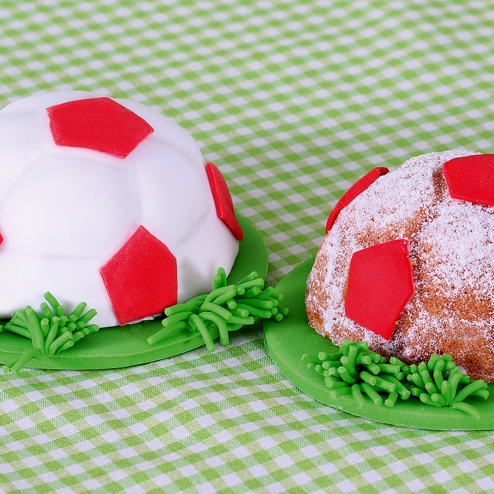Städter - Motivbackform Pepe der Fußball - ø 8,5 / H 4 cm - Mini - 2 Stück 150 ml