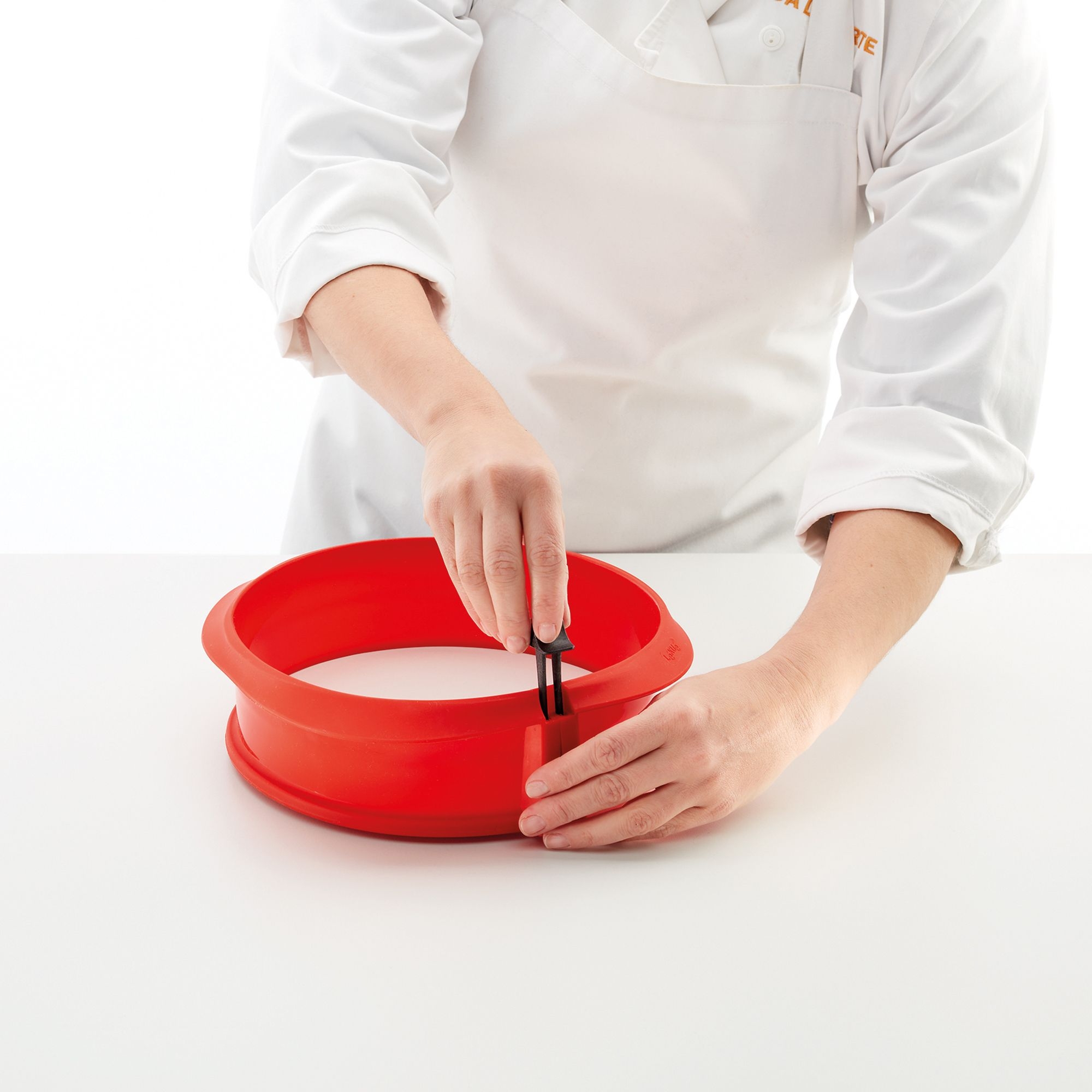 Lékué - Springform mit Servierteller, 23 cm rot