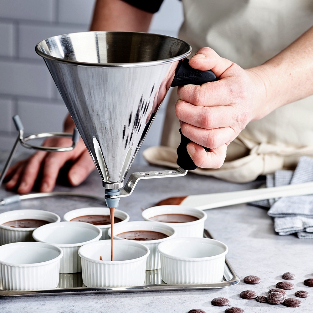 de Buyer - Automatischer Mini-Fondanttrichter aus Edelstahl de Buyer - Automatischer Mini-Fondanttrichter aus Edelstahl