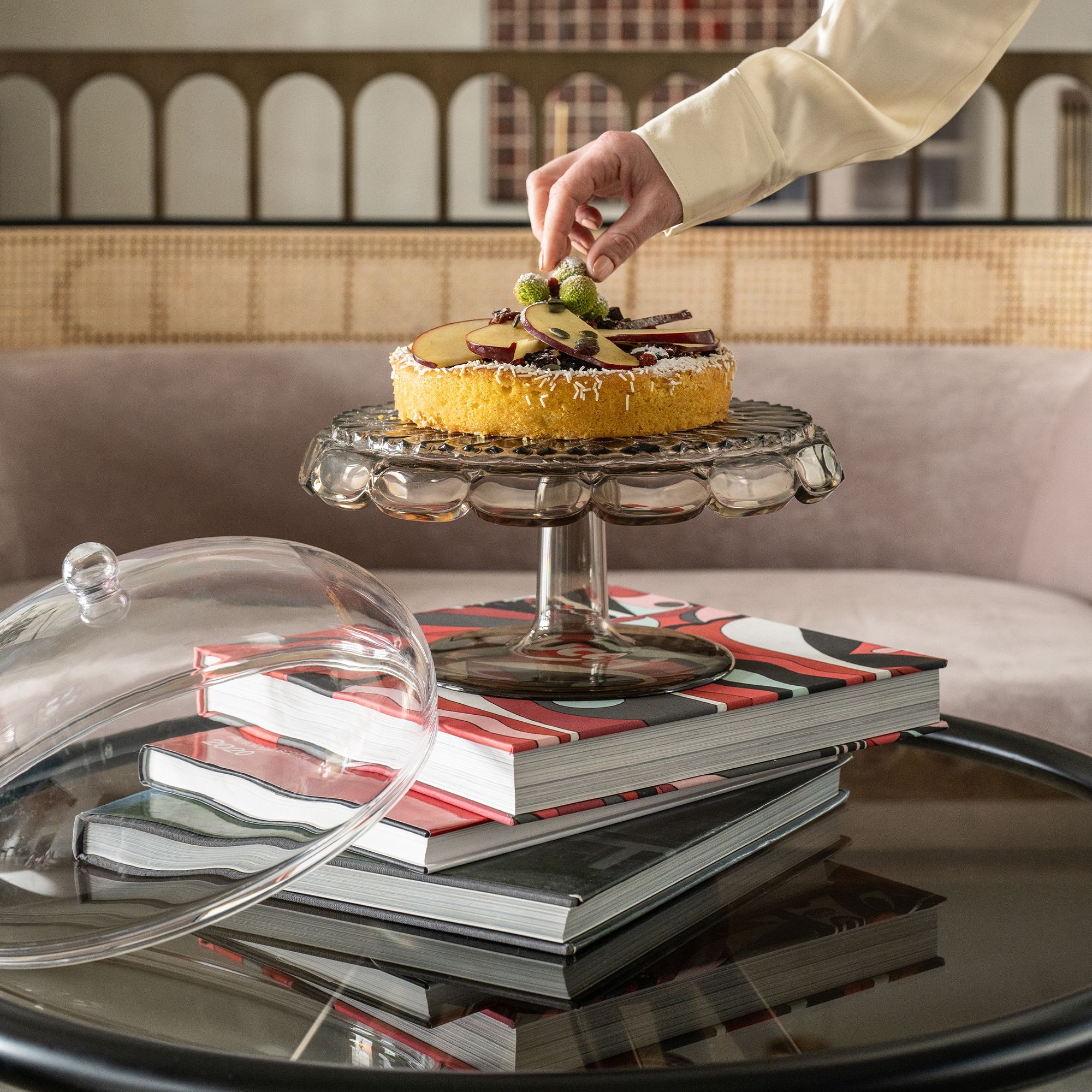 Guzzini - Cake plate with base and cover "Vanity"