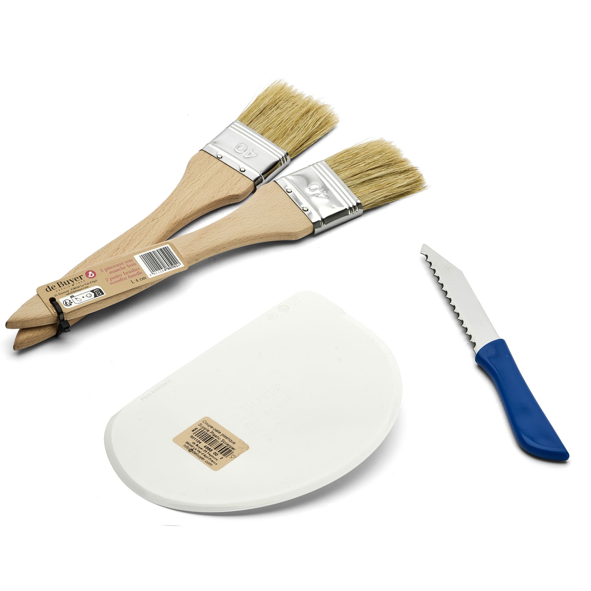 Set with pastry brushes, dough scraper and knife