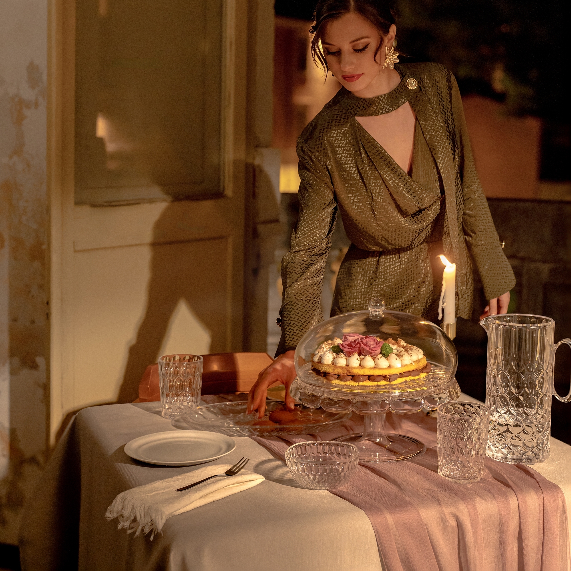 Guzzini - Kuchenplatte mit Fuss und Haube "Vanity", transparent