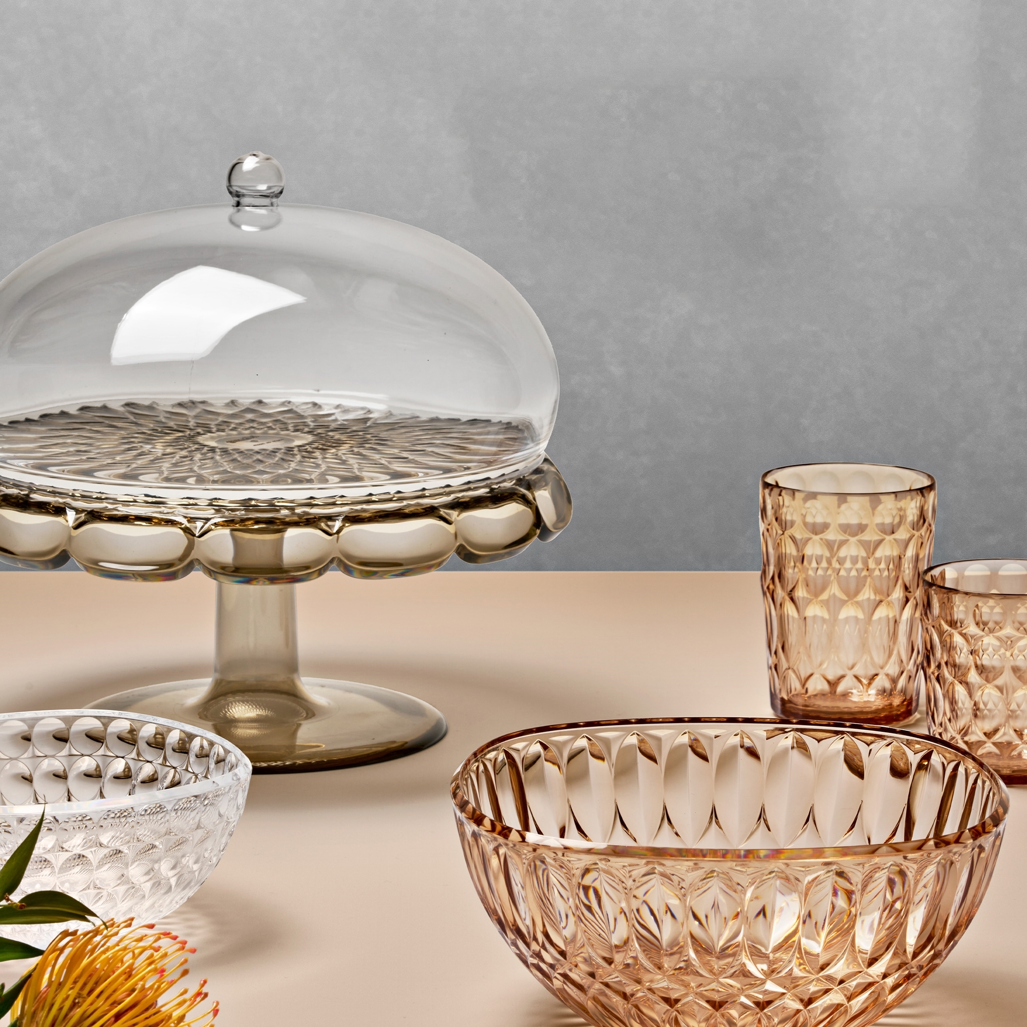 Guzzini - Cake plate with base and cover "Vanity"