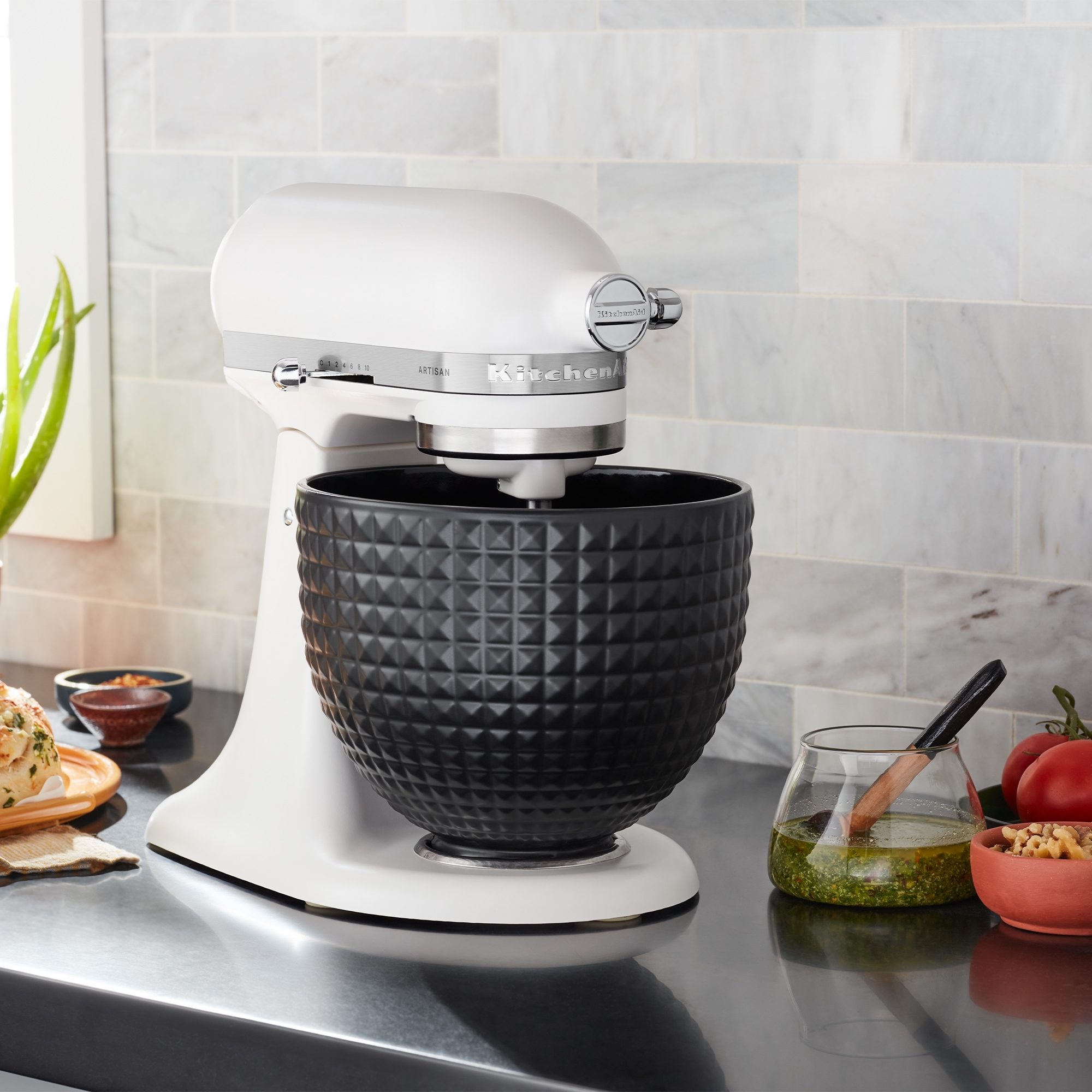 KitchenAid - 4.7 L Ceramic Bowl - Black Studded