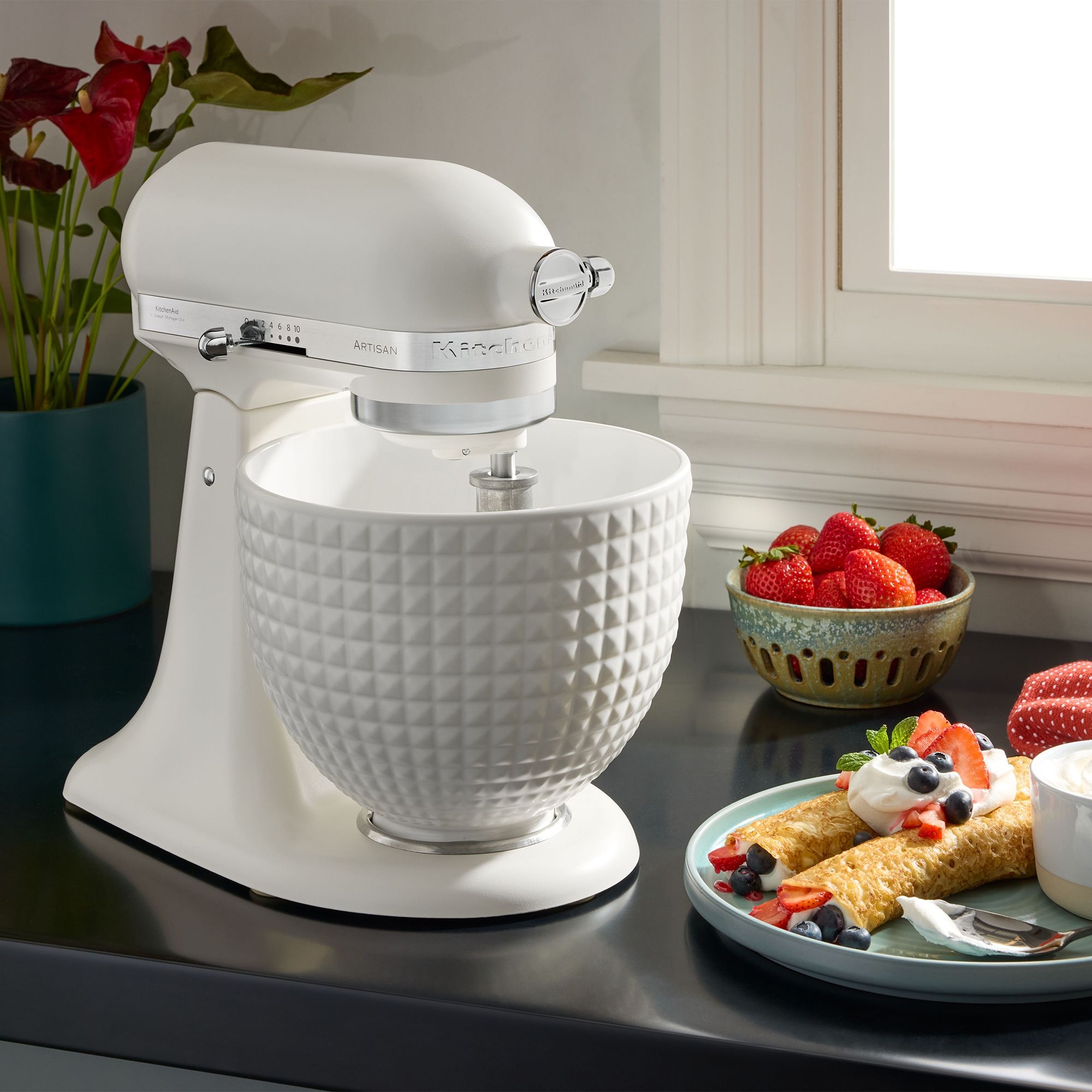 KitchenAid - Artisan Stand Mixer 5KSM156CXEPL - MONOCHROME WHITE