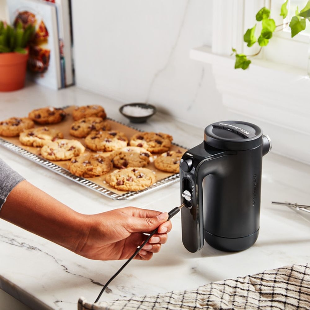 KitchenAid -  Cordless hand mixer 5KHMB732 - Matt black KitchenAid -  Cordless hand mixer 5KHMB732 - Matt black