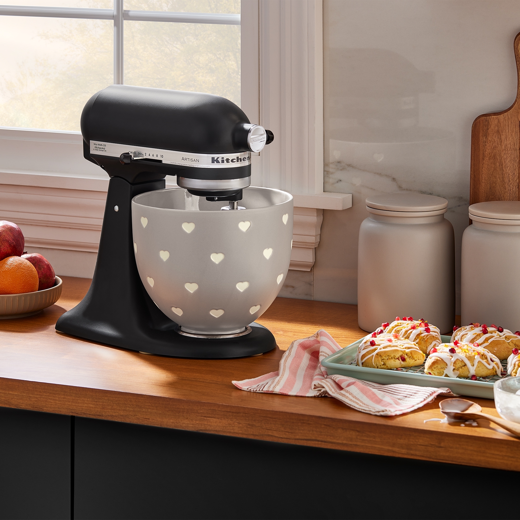 KitchenAid - 4.7 L Ceramic Bowl - layered hearts KitchenAid - 4.7 L Ceramic Bowl - layered hearts